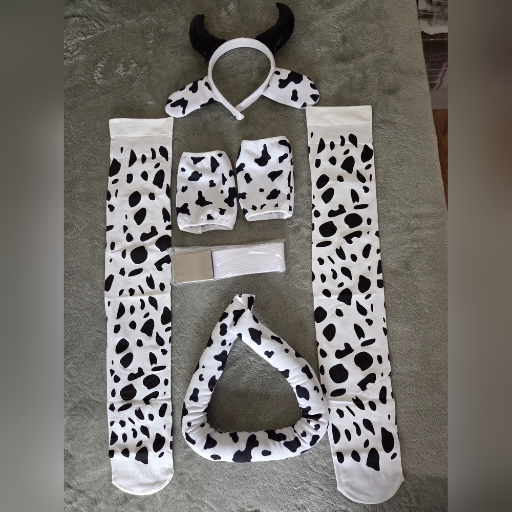 Fashion Nova Women's Cow Queen 5 Pc Dress Halloween Costume Set White/Black M/L - Picture 11 of 13
